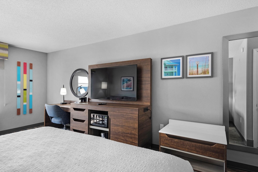 Hampton Inn & Suites Pensacola I 10 N at Univ. Town Plaza - photo 13