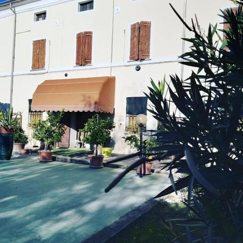 Agriturismo Corte Matiola — 4-Star Luxury Hotel in Quingentole, Italy