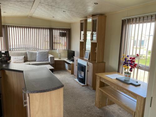 6 berth caravan hire close to Fantasy Island — 4-Star Luxury Hotel in Ingoldmells, United Kingdom
