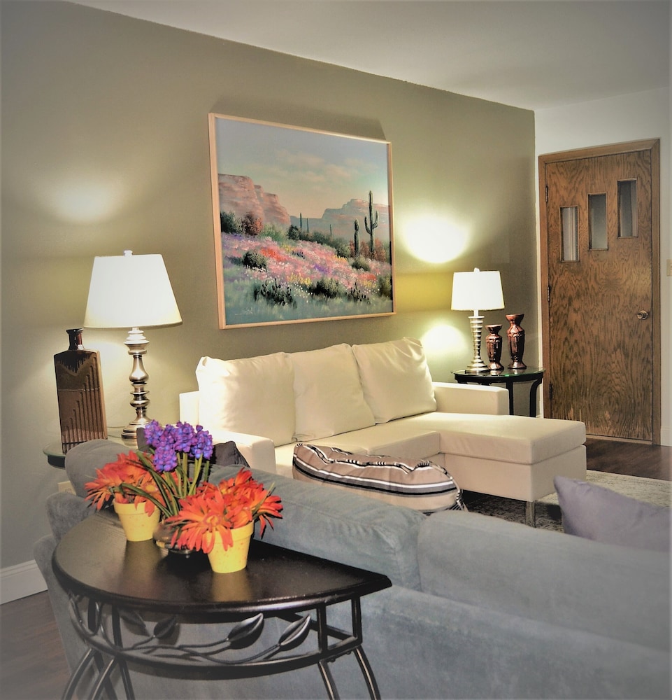 Arhaus 2 — 4-Star Luxury Hotel in Grand Forks, United States