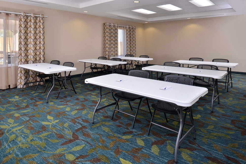 Candlewood Suites Kenedy by IHG - photo 29