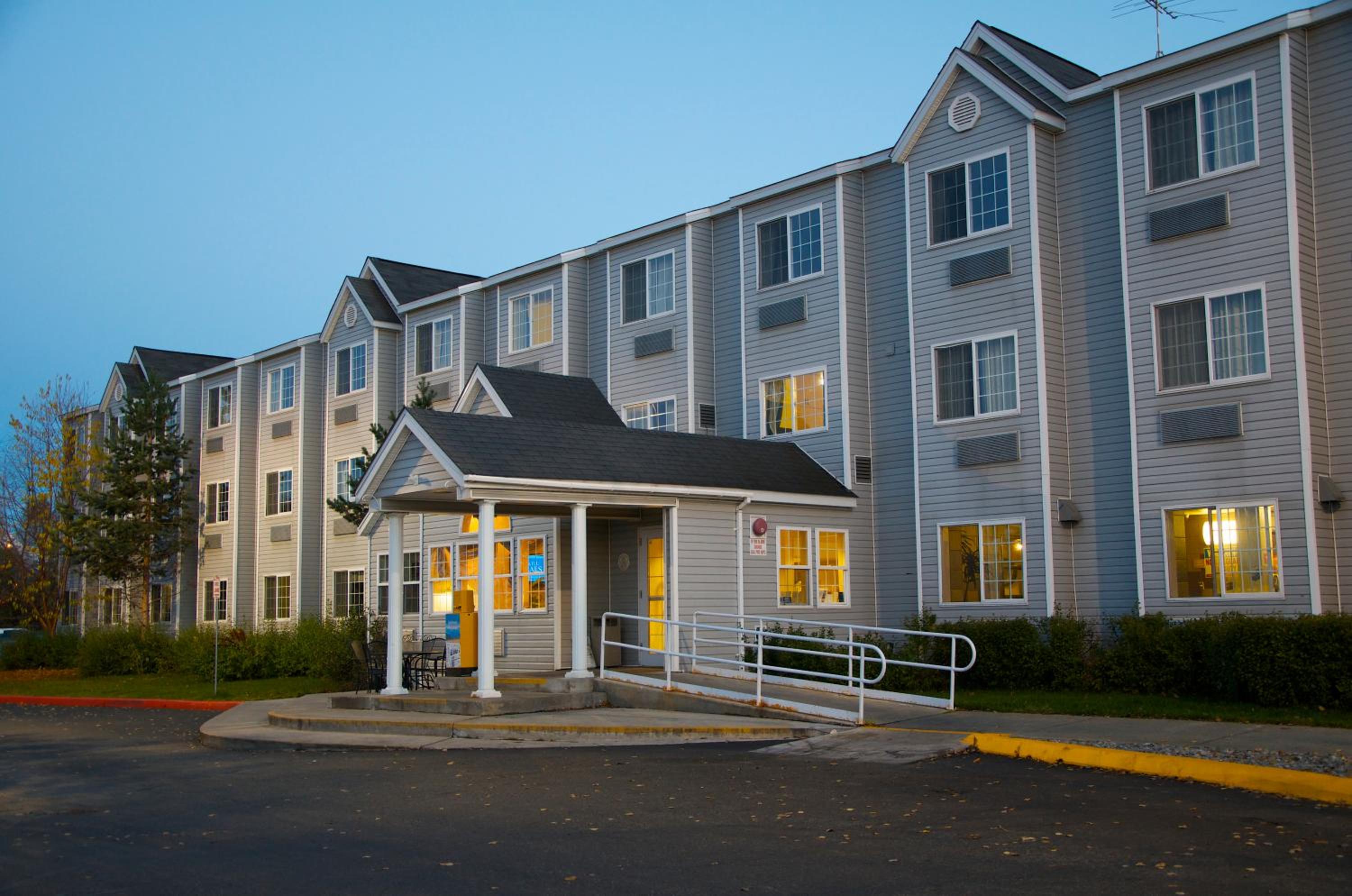 Baymont Inn & Suites by Wyndham Anchorage Airport - photo 3