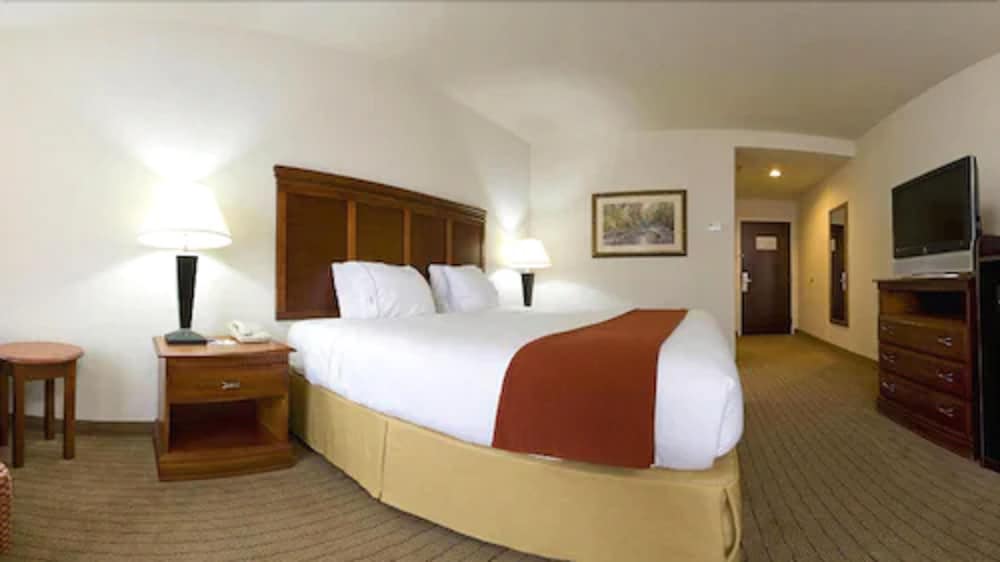 Holiday Inn Express Hotel & Suites Dyersburg by IHG - photo 25