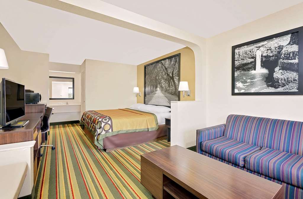 Super 8 by Wyndham Byron South Macon - photo 10