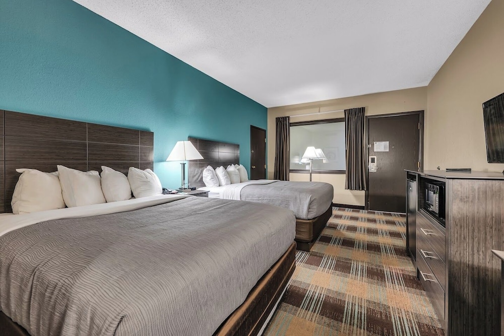 Quality Inn Roseville Detroit North - photo 8