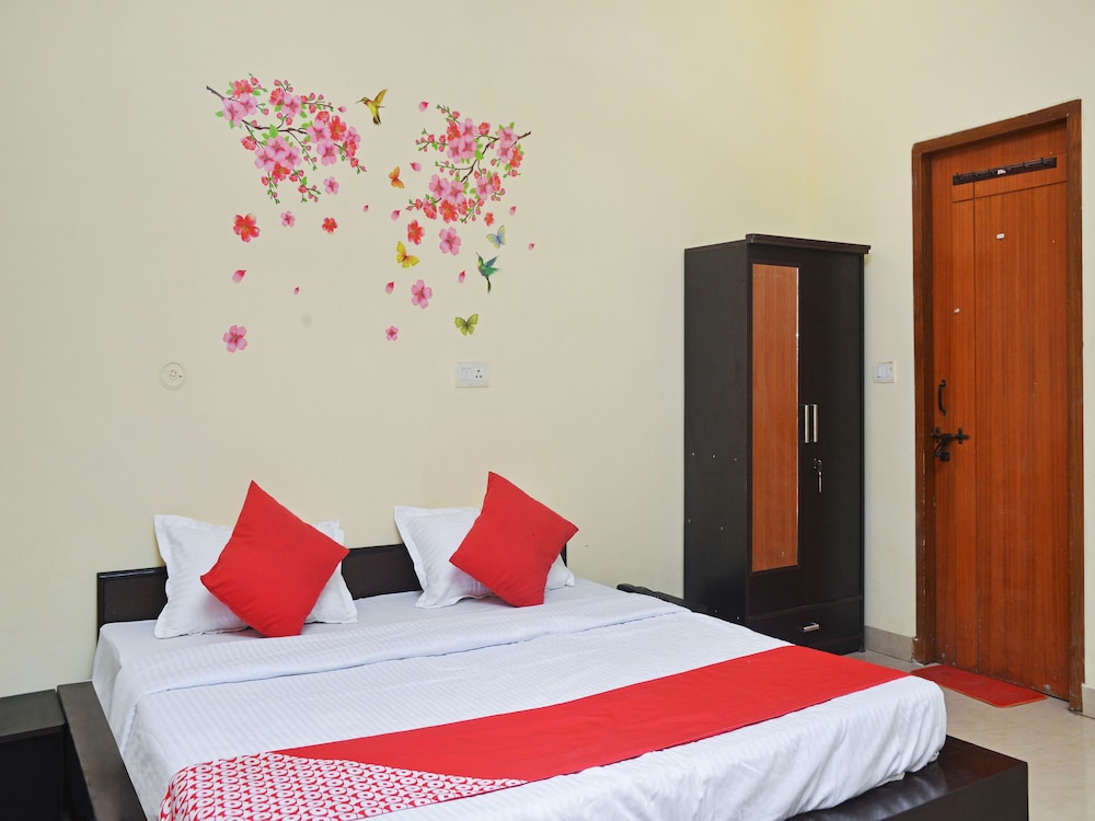 Oyo 24622 Red Cliff - last minute hotel in Noida
