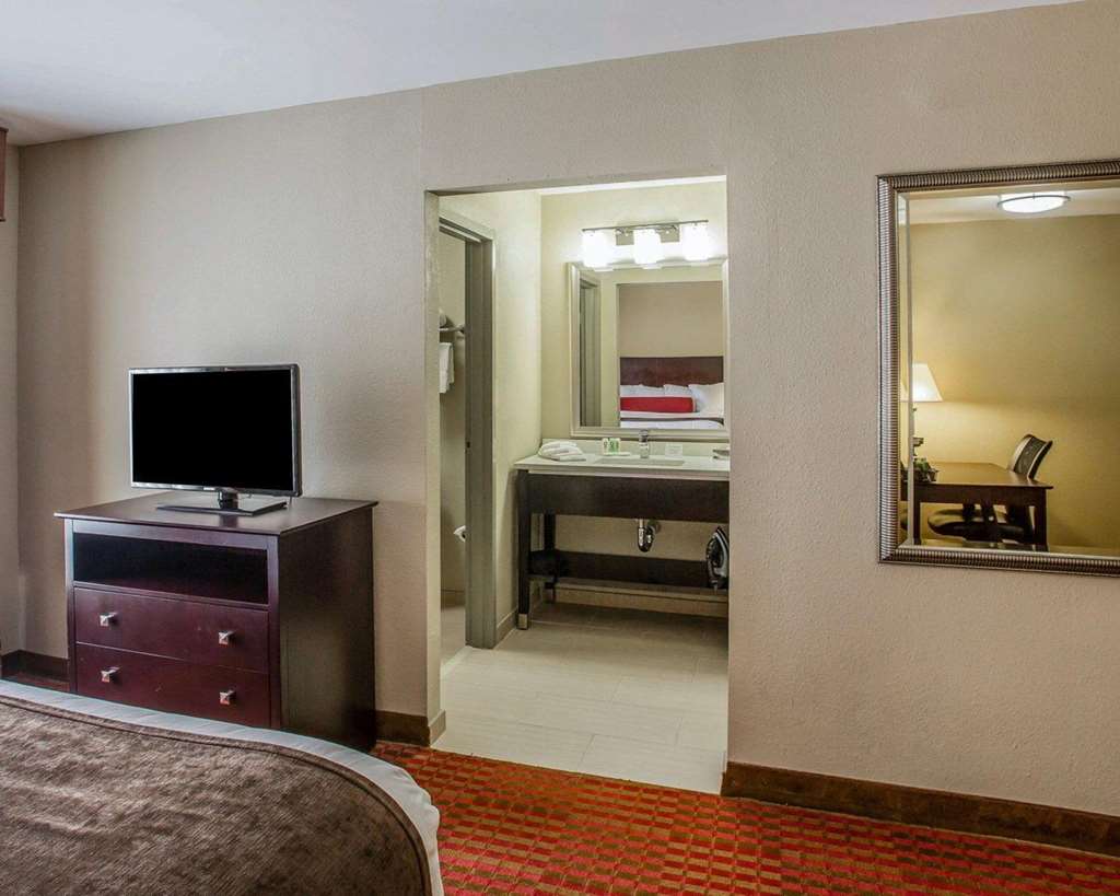 Quality Suites Nashville Airport - photo 25