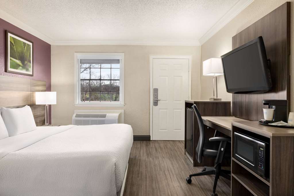 La Quinta Inn by Wyndham San Antonio Lackland - photo 43