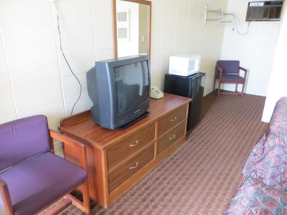 Deluxe Inn - photo 6