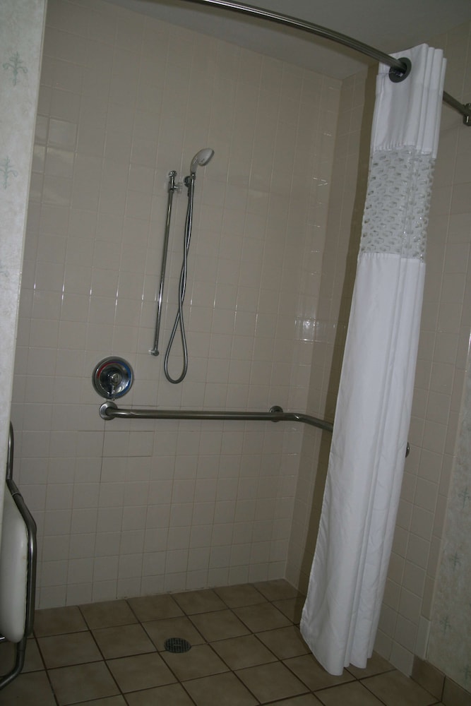 Hampton Inn Dyersburg - photo 20