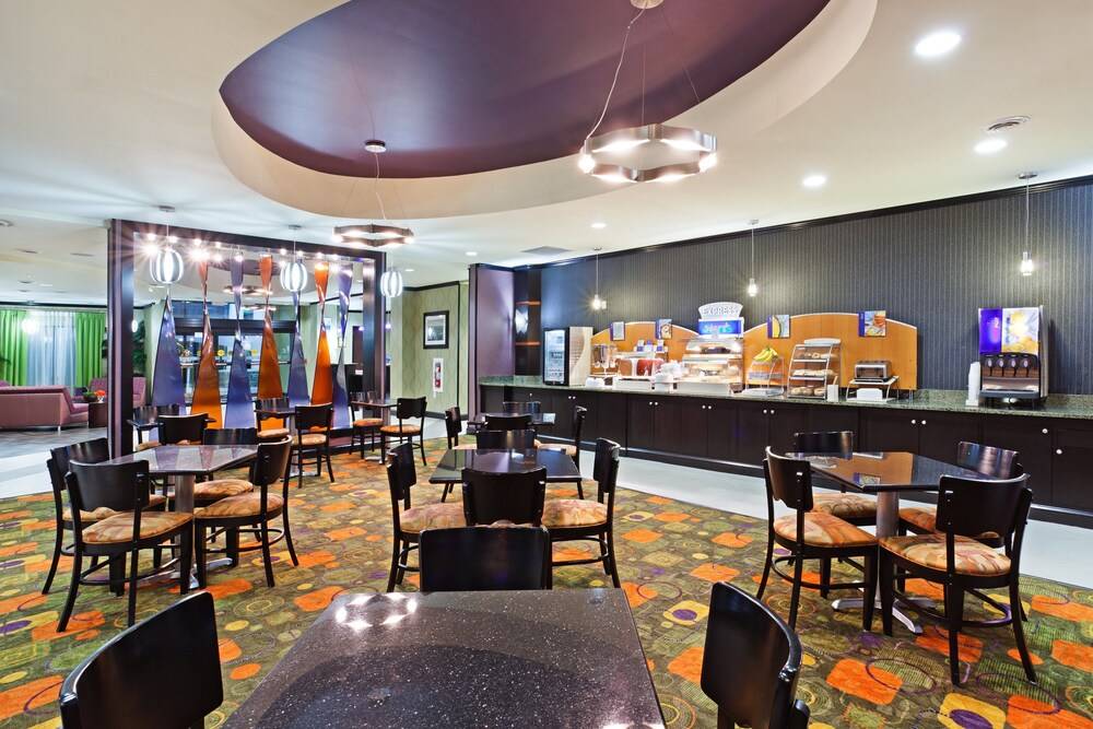 Holiday Inn Express & Suites Clemson by IHG - photo 29