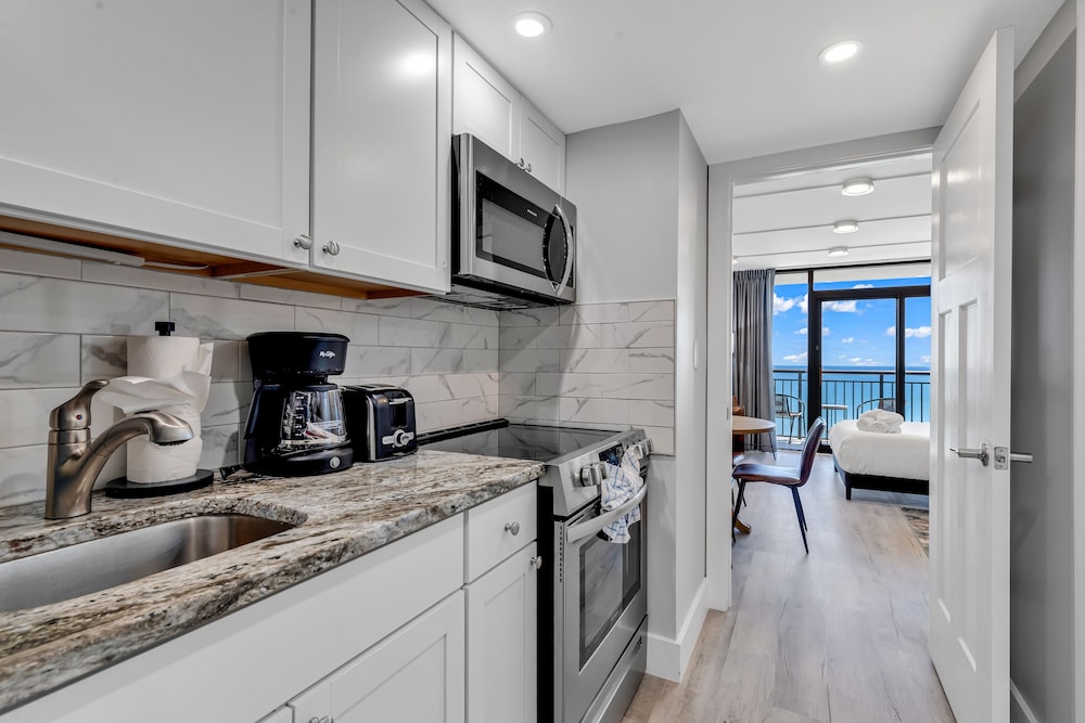 Breakers Tower 1BR Oceanfront Condo - photo 9