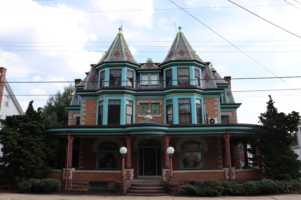Vaast Bed And Breakfast 17172108 — Adamstown