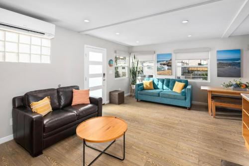 Newly Renovated 3BR Modern Apt in Heart of Ocean Beach — 4-Star Luxury Hotel in San Diego, United States