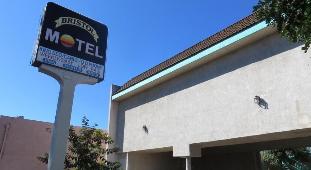 Bristol Motel - photo 19