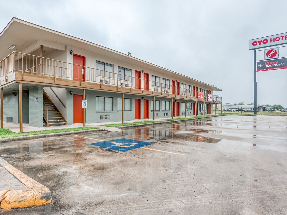 OYO Hotel San Antonio East - photo 2