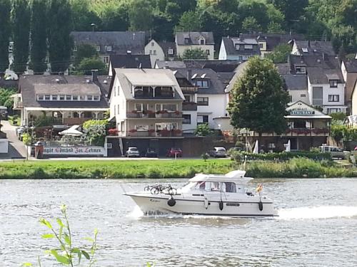 Ferienhaus An der Mosel — 4-Star Luxury Hotel in Zell, Germany