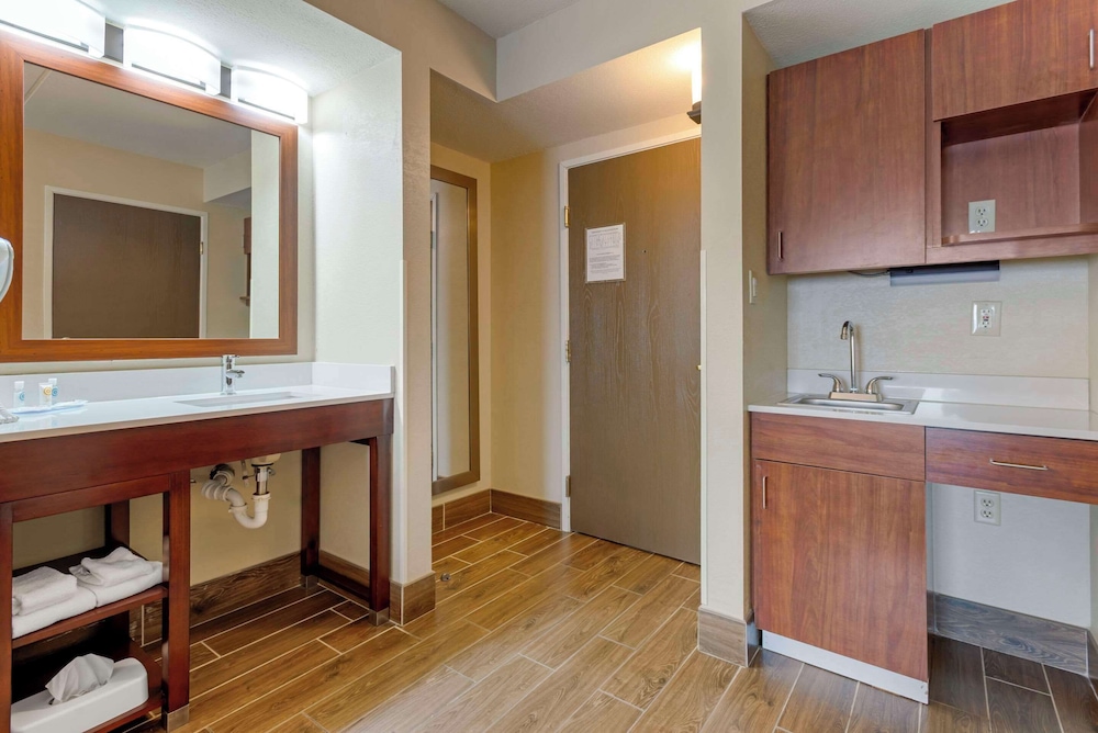 Comfort Inn & Suites Wilkes Barre Arena - photo 36
