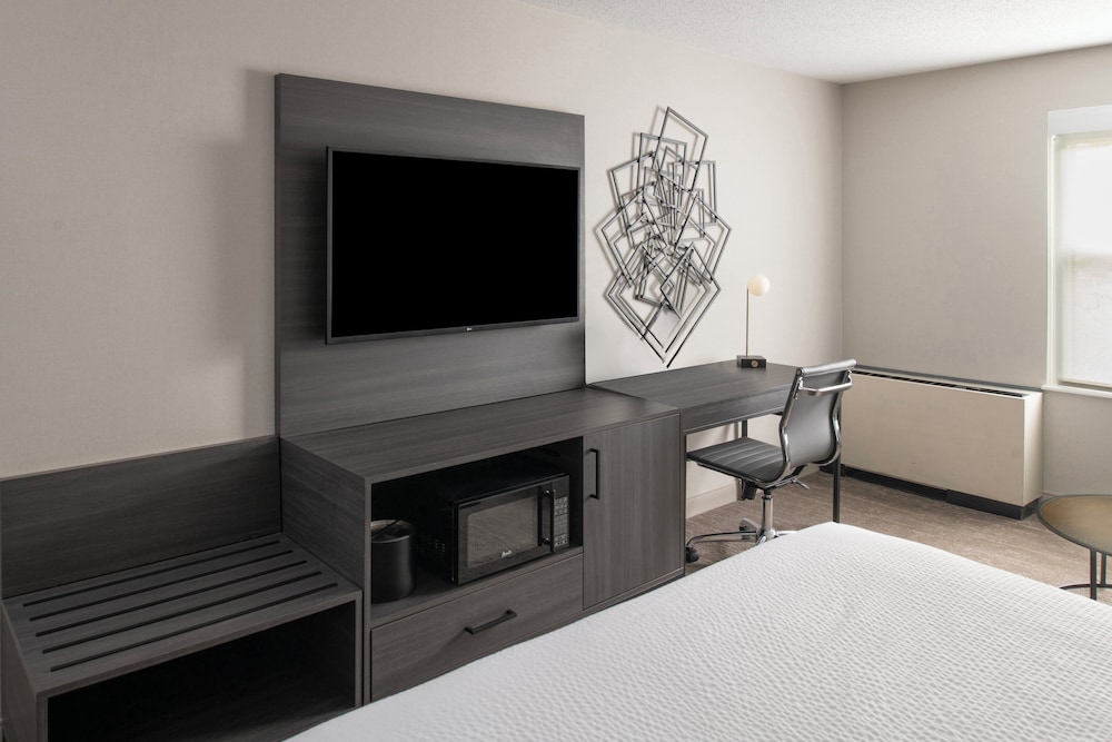 Holiday Inn Express South Burlington Downtown - photo 16