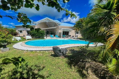 Villa piscine accessible PMR St François GP SF36 — 4-Star Luxury Hotel in Saint-Francois, Guadeloupe