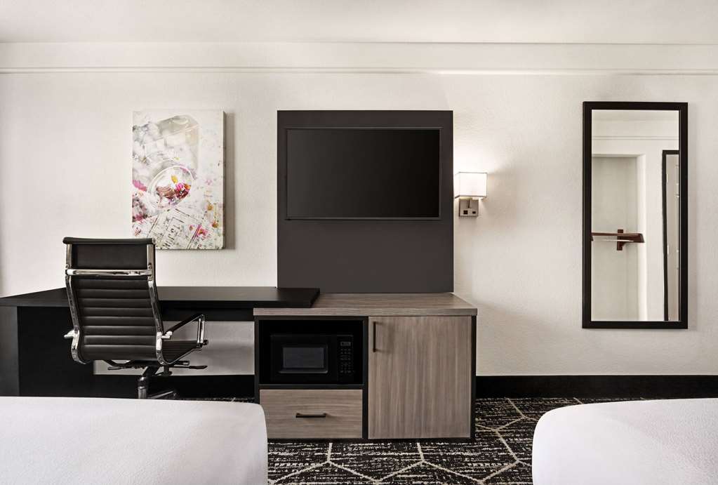 La Quinta Inn & Suites by Wyndham Hesperia Victorville - photo 40