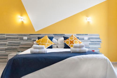 Lueda House Trasfertisti E Turisti — 4-Star Luxury Hotel in Surbo, Italy