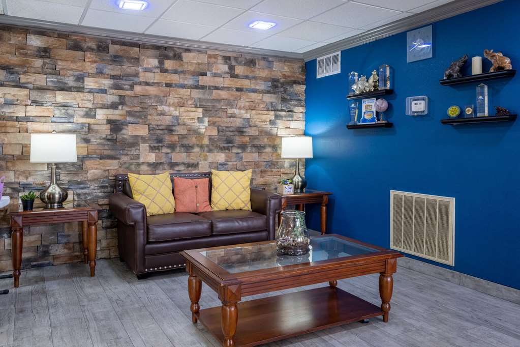 Days Inn & Suites by Wyndham Commerce - photo 4