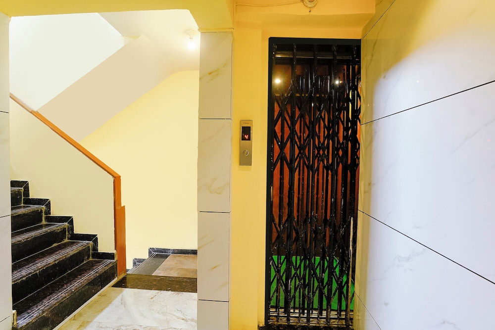 Fabhotel Ratna Mahal