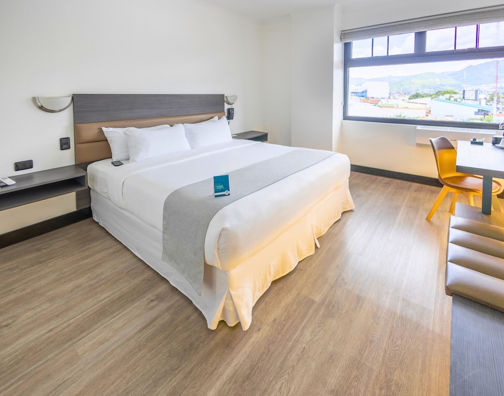 Parque Del Lago Boutique Hotel — 4-Star Luxury Hotel in San Jose, Costa Rica