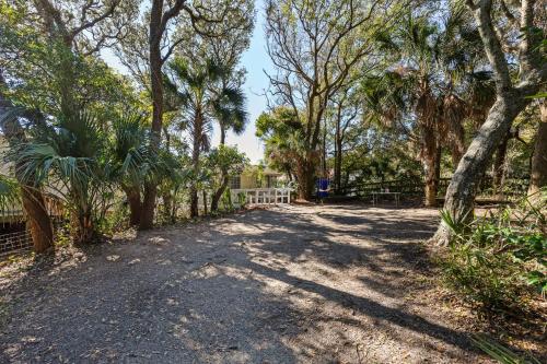 222 W Ashley Sea Breeze Minutes to the Ocean and Downtown Folly Beach - photo 21