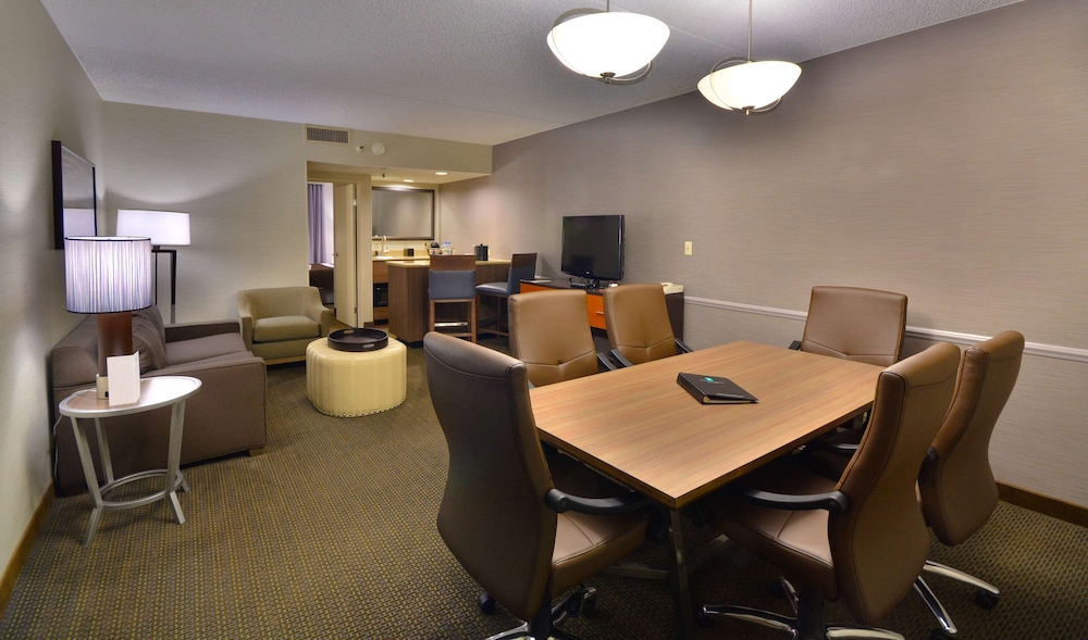 Embassy Suites by Hilton Denver Central Park - photo 21