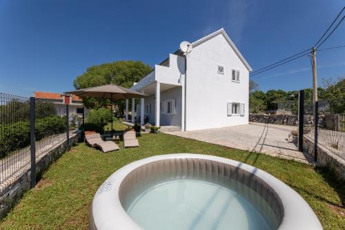 Holiday Home Bajic — 4-Star Luxury Hotel in Lovrec, Croatia