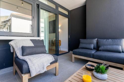 Jade Views Sea Point Studio pvt balcony views