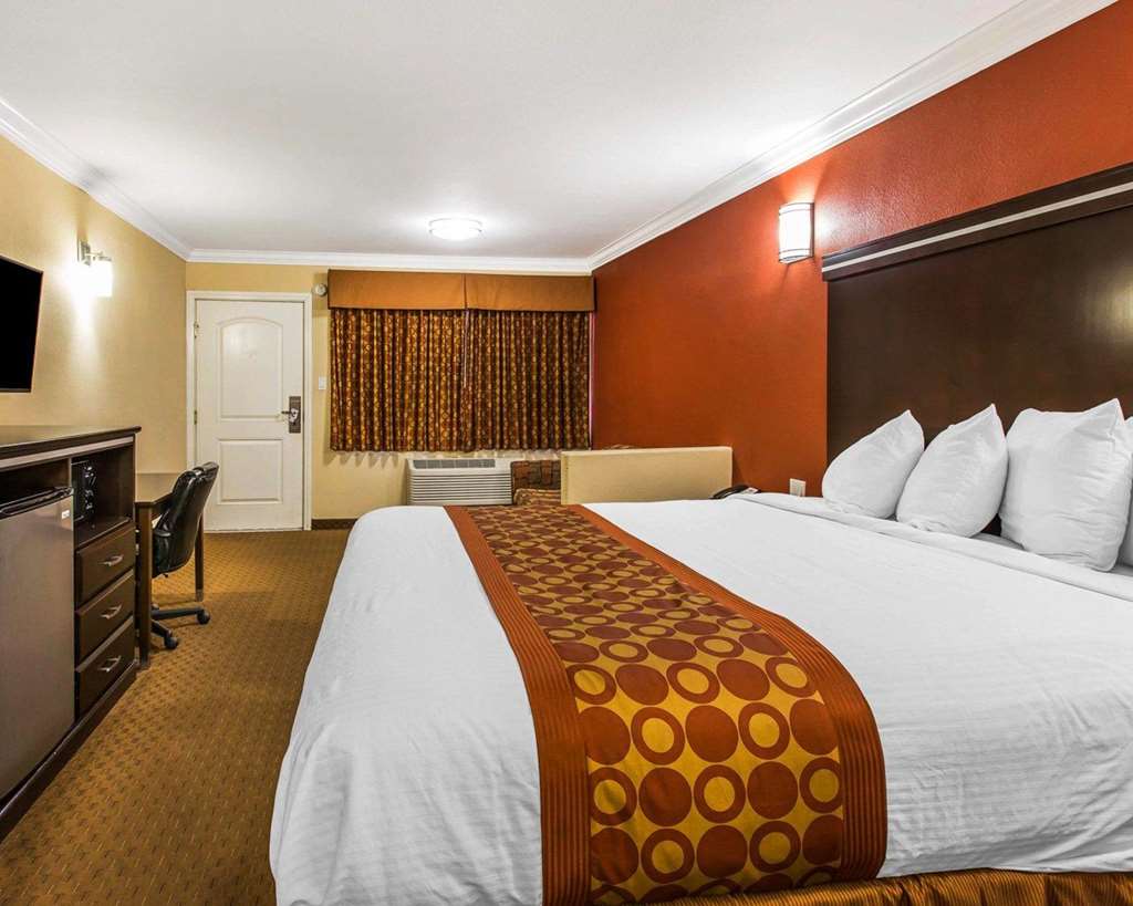 Rodeway Inn & Suites Corona - photo 26