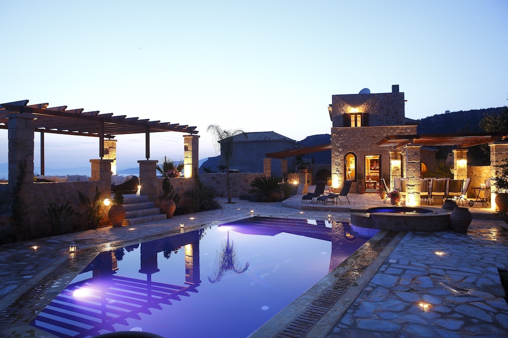 Olympia Villas — 4-Star Luxury Hotel in Kardamyli, Greece