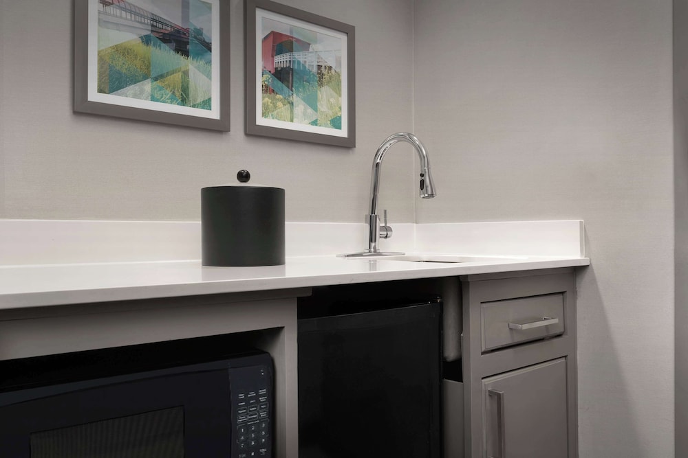 Hampton Inn Waterloo Cedar Valley - photo 31