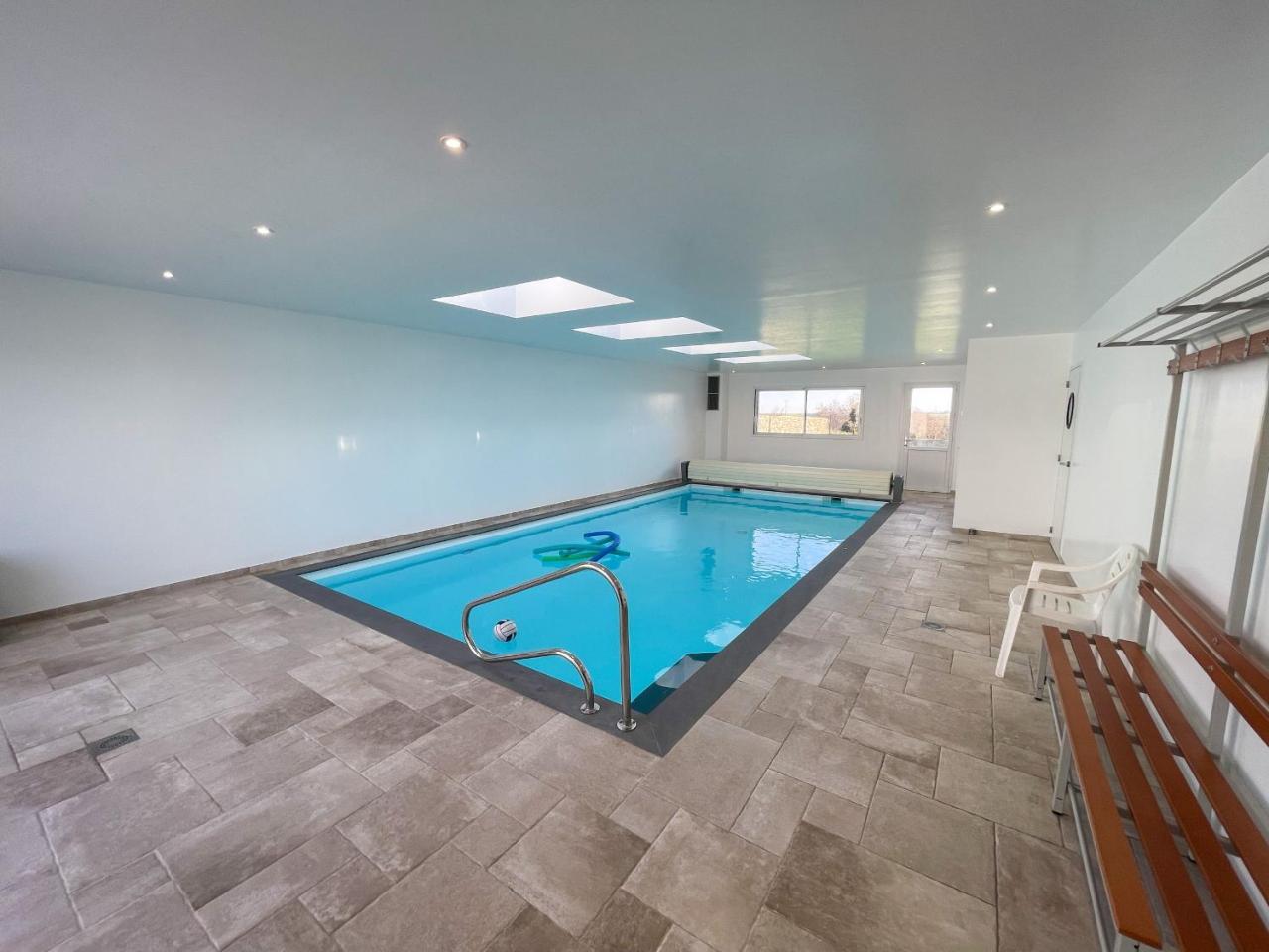 Ty Menez Heol Magnifique Villa Avec Piscine — 4-Star Luxury Hotel in Ploudalmezeau, France