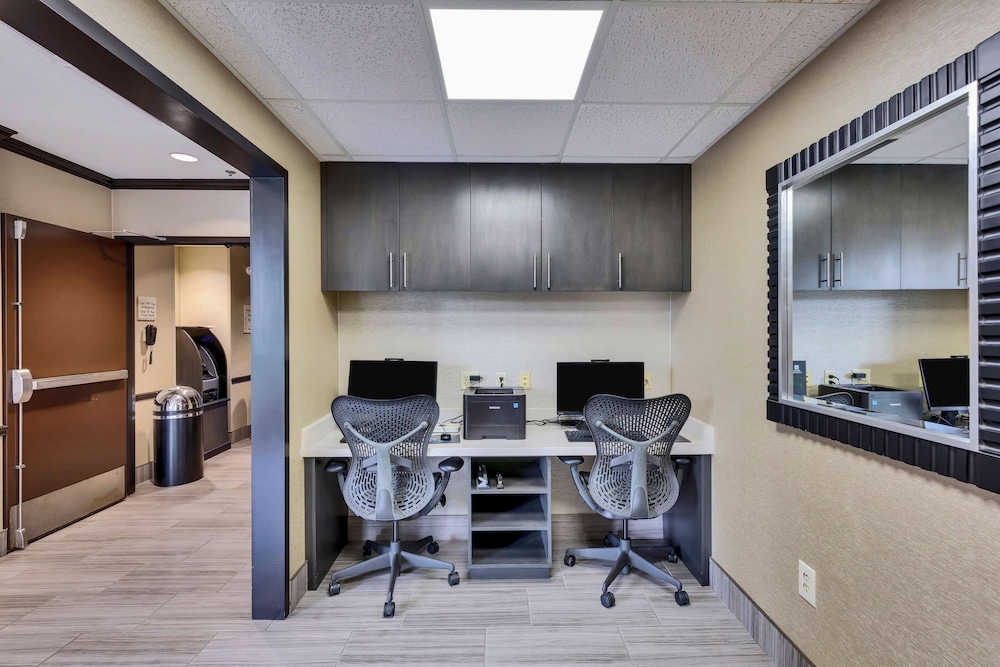Hilton Garden Inn Austin NW Arboretum - photo 42