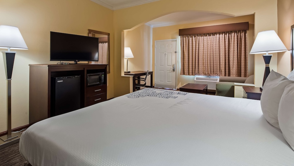 Days Inn by Wyndham Navasota - photo 4