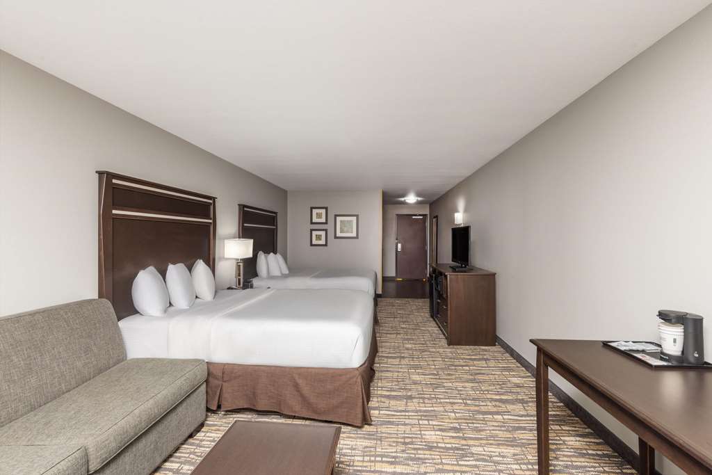 La Quinta Inn & Suites by Wyndham Sioux Falls - photo 35