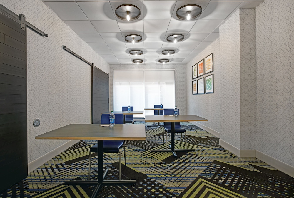 Holiday Inn Express Milwaukee Downtown by IHG - photo 44