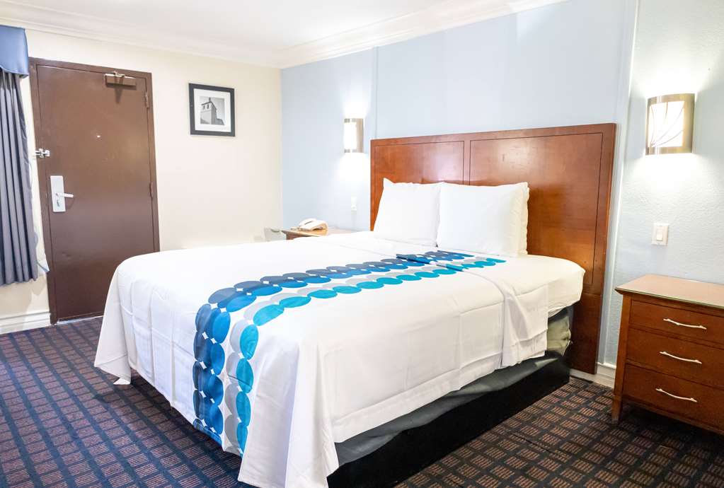 Days Inn By Wyndham College Park Atlanta Airport South - photo 24