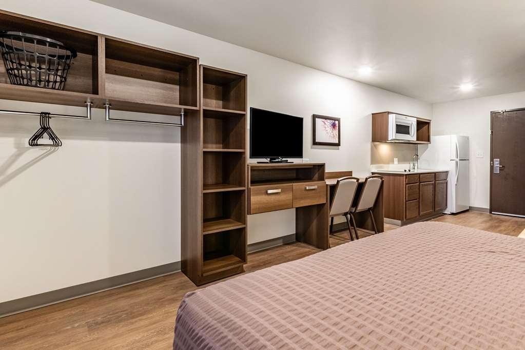 WoodSpring Suites Indianapolis Airport South - photo 19