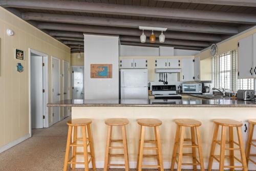Admiral's Quarters by Oak Island Accommodations - photo 11