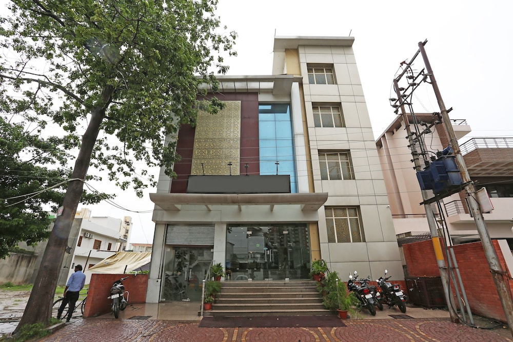 Oyo 5663 Gs Inn - last minute hotel in Lucknow