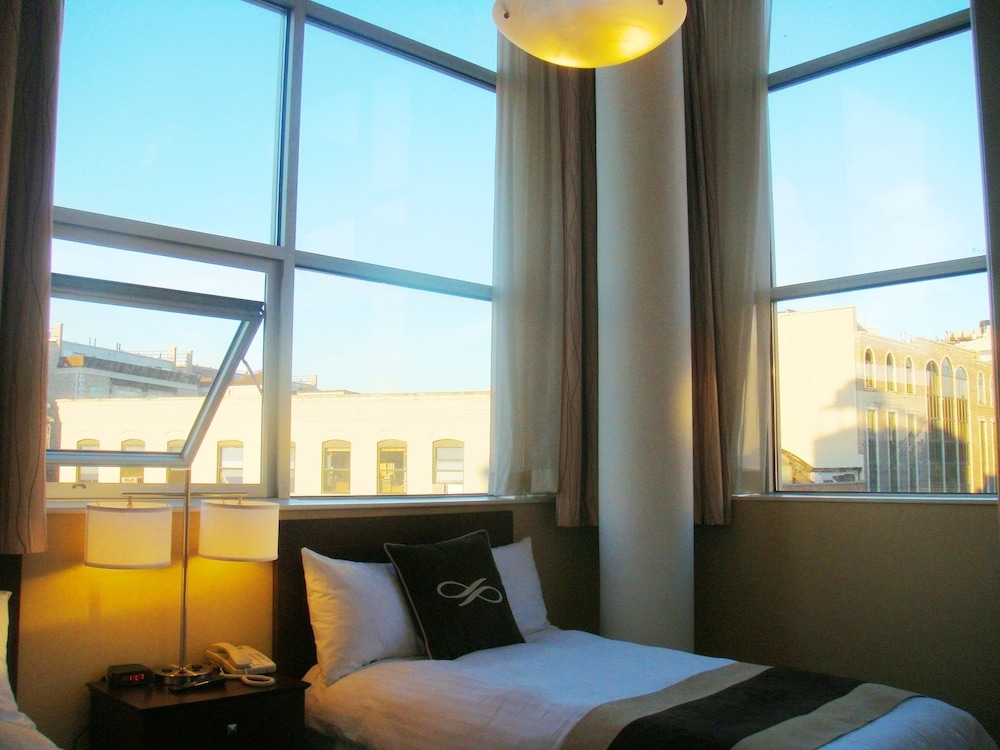 Pointe Plaza Hotel - photo 4