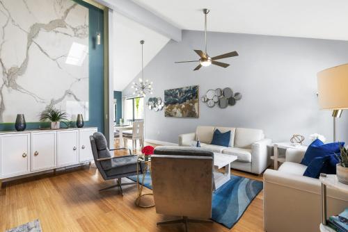 Beach Rd 300ft to Beach Access & 500ft to Siesta Key Village 2bdr — 4-Star Luxury Hotel in Siesta Key, United States