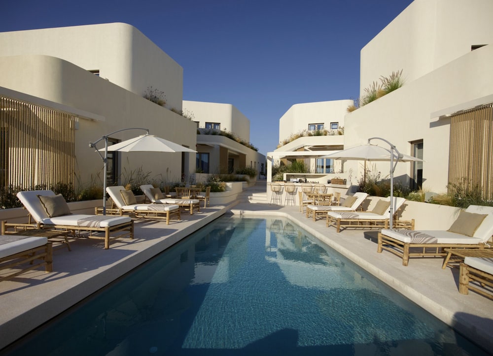 White Pebble Suites in Milos, Greece