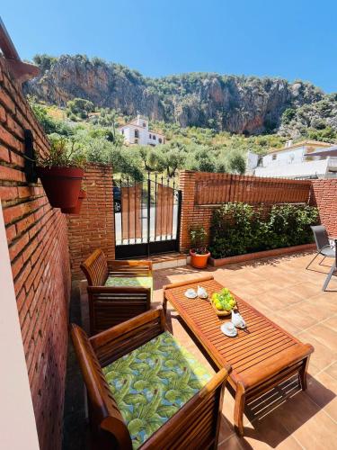Casa Pedro — 4-Star Luxury Hotel in Benaojan, Spain