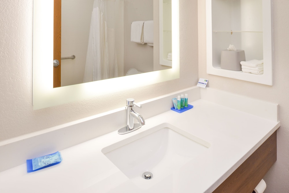 Holiday Inn Express & Suites Chattanooga by IHG - photo 27